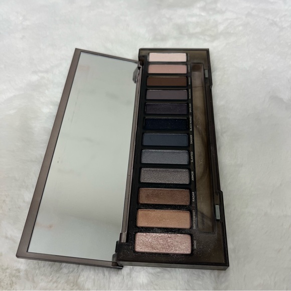 URBAN DECAY NAKED SMOKY EYESHADOW PALETTE - Picture 9 of 13